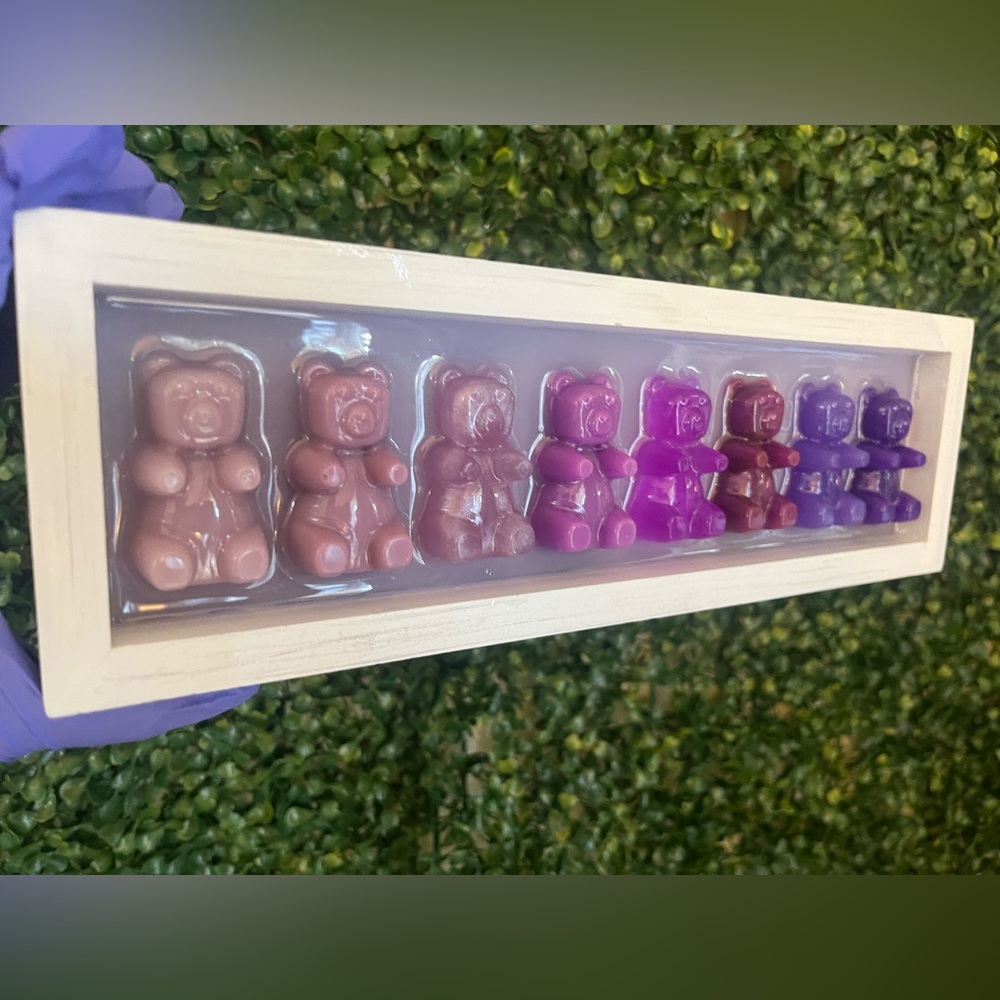 Ombré Purple Gummy Bear Art